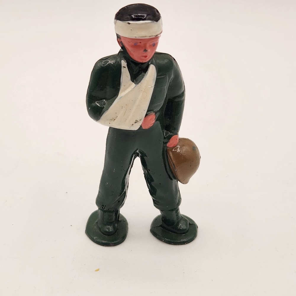 Barclay Pod Foot Lead Injured Soldier Figure Green 1960s